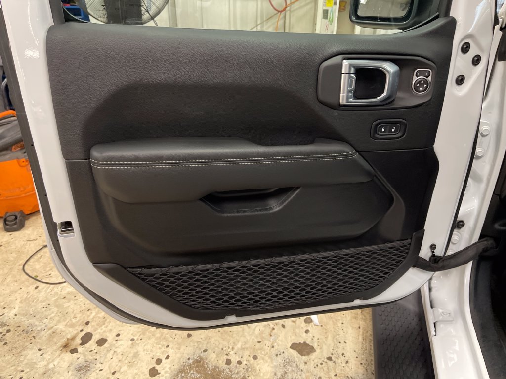 Used 2023 White Jeep Sahara image 15