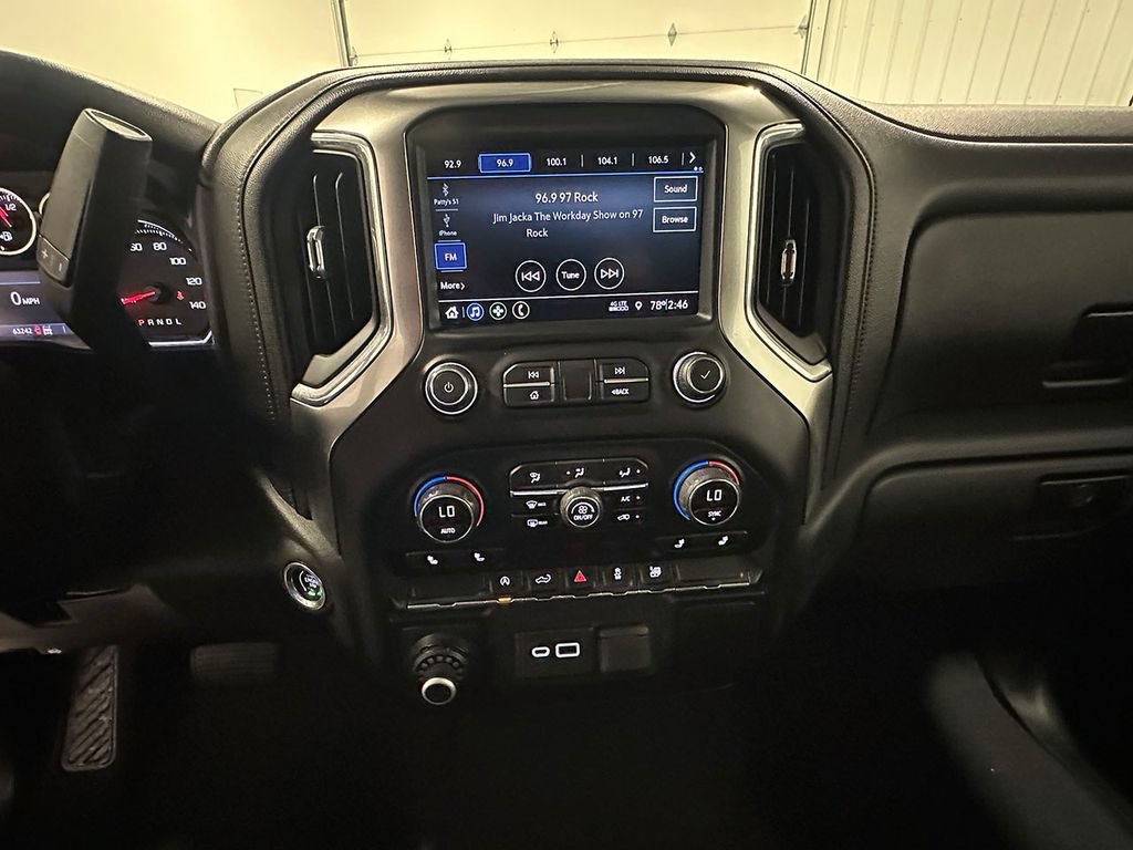 Used 2019 BLACK Chevrolet RST image 34