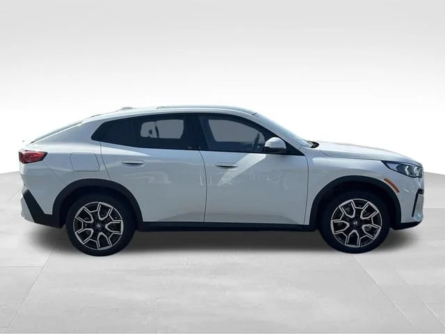 New 2027 White BMW xDrive28i image 2