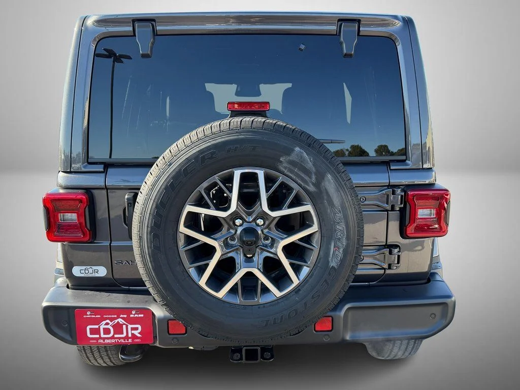 New 2026 Granite Crystal Metallic Clear-Coat Exterior Paint Jeep Sahara image 7