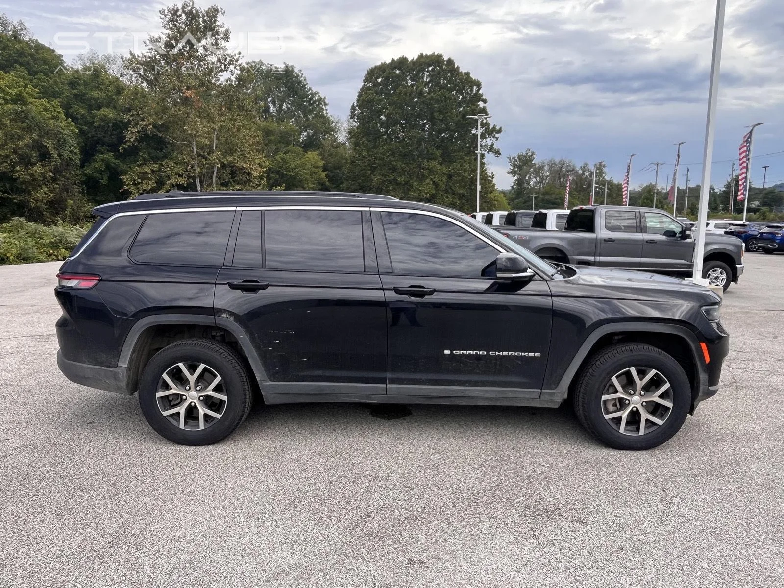 Used 2025 Diamond Black Jeep Limited image 6