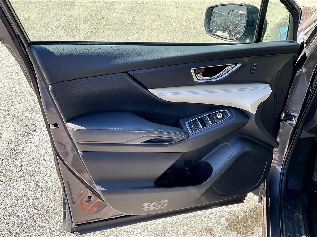 Used 2022 Magnetite Gray Metallic Subaru Limited image 9