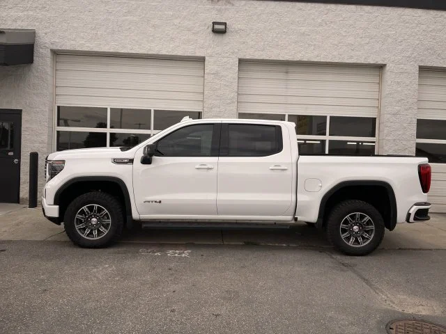 Used 2025 White GMC AT4 image 1