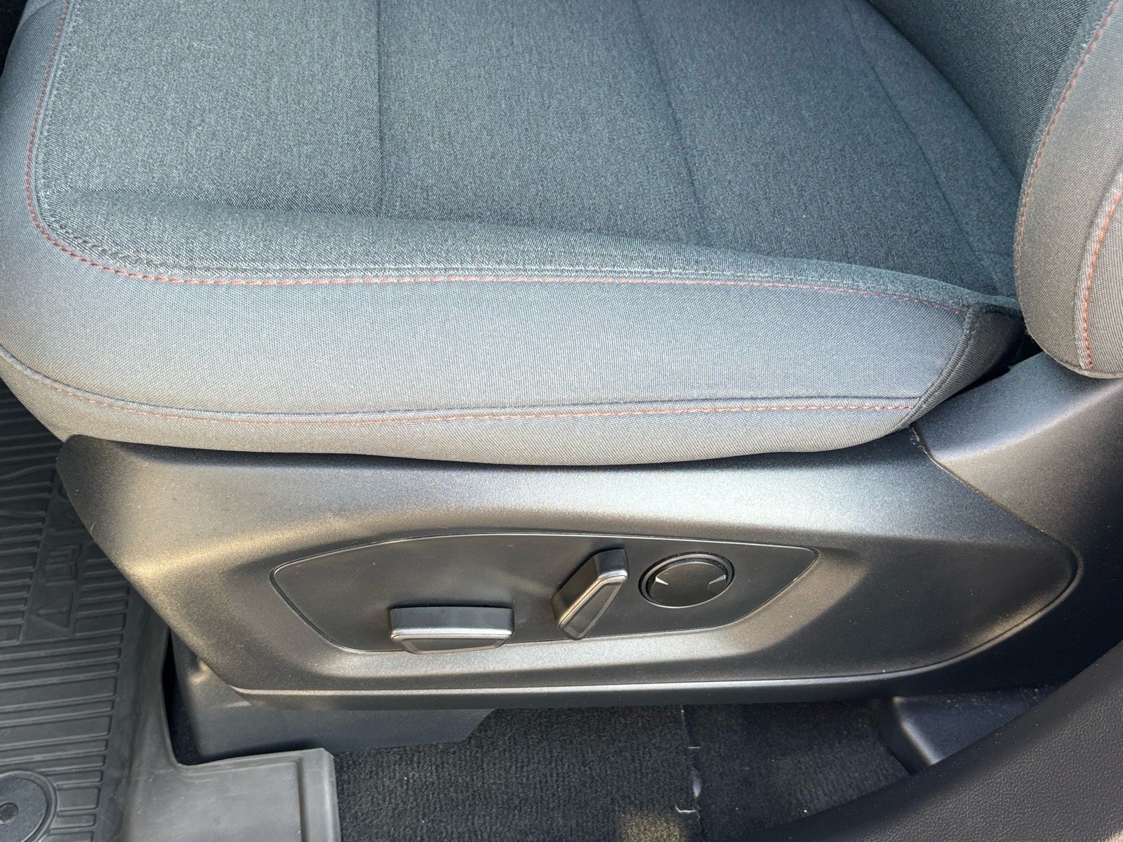 Used 2025 Oxford White Ford Active image 10