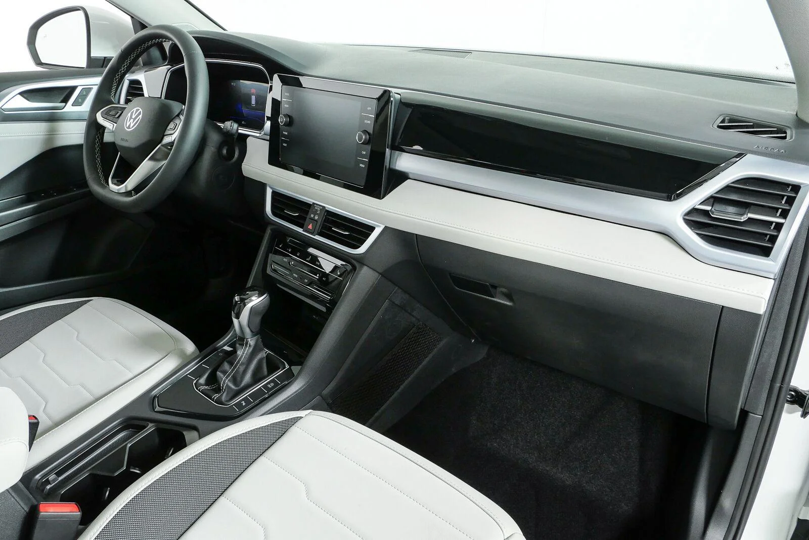 New 2026 Pure White Volkswagen SE image 24