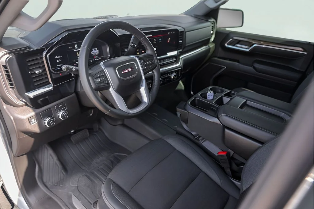 Used 2025 Silver GMC Elevation image 13