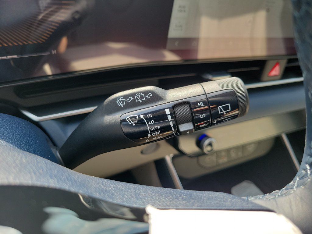 New 2026 Snow White Pearl Kia EX image 29