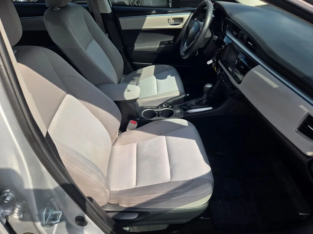 Used 2016 Silver Toyota LE image 6