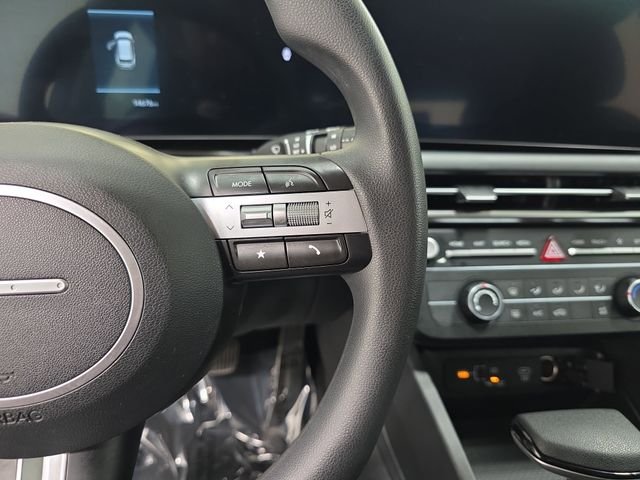 Used 2025 White Hyundai SE image 18