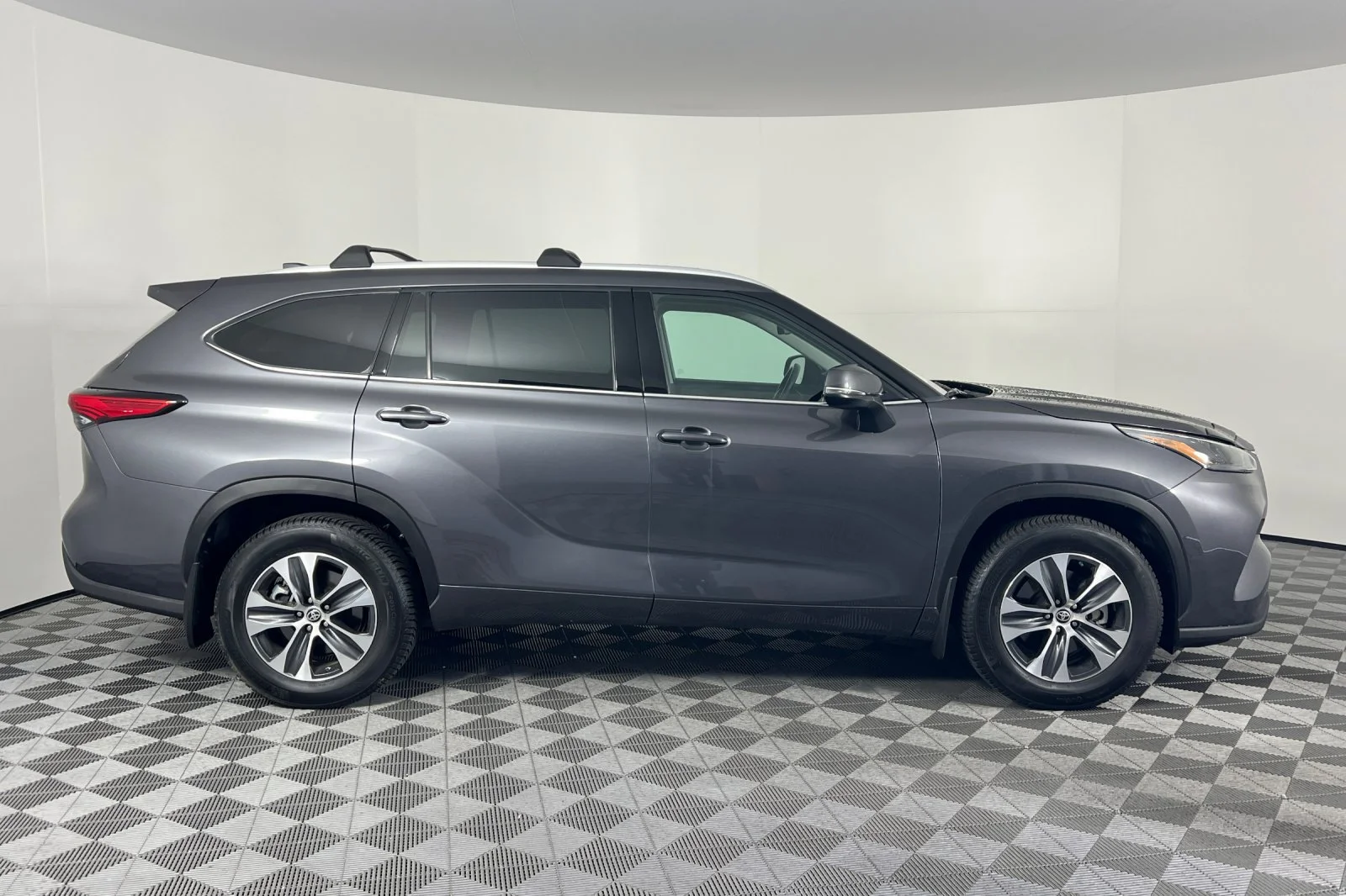 Certified Used 2022 Magnetic Gray Metallic Toyota XLE image 2