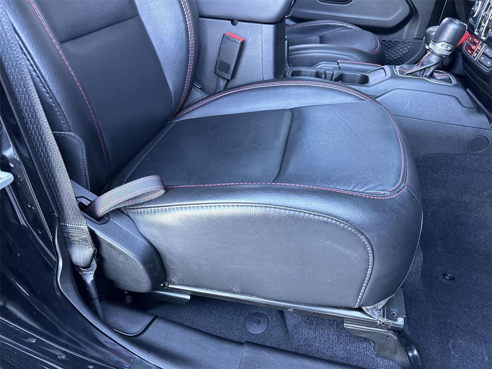 Used 2023  Jeep Rubicon image 34