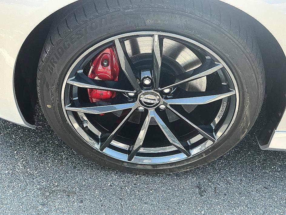 Used 2024 Brilliant Silver/Super Black Nissan Performance image 10