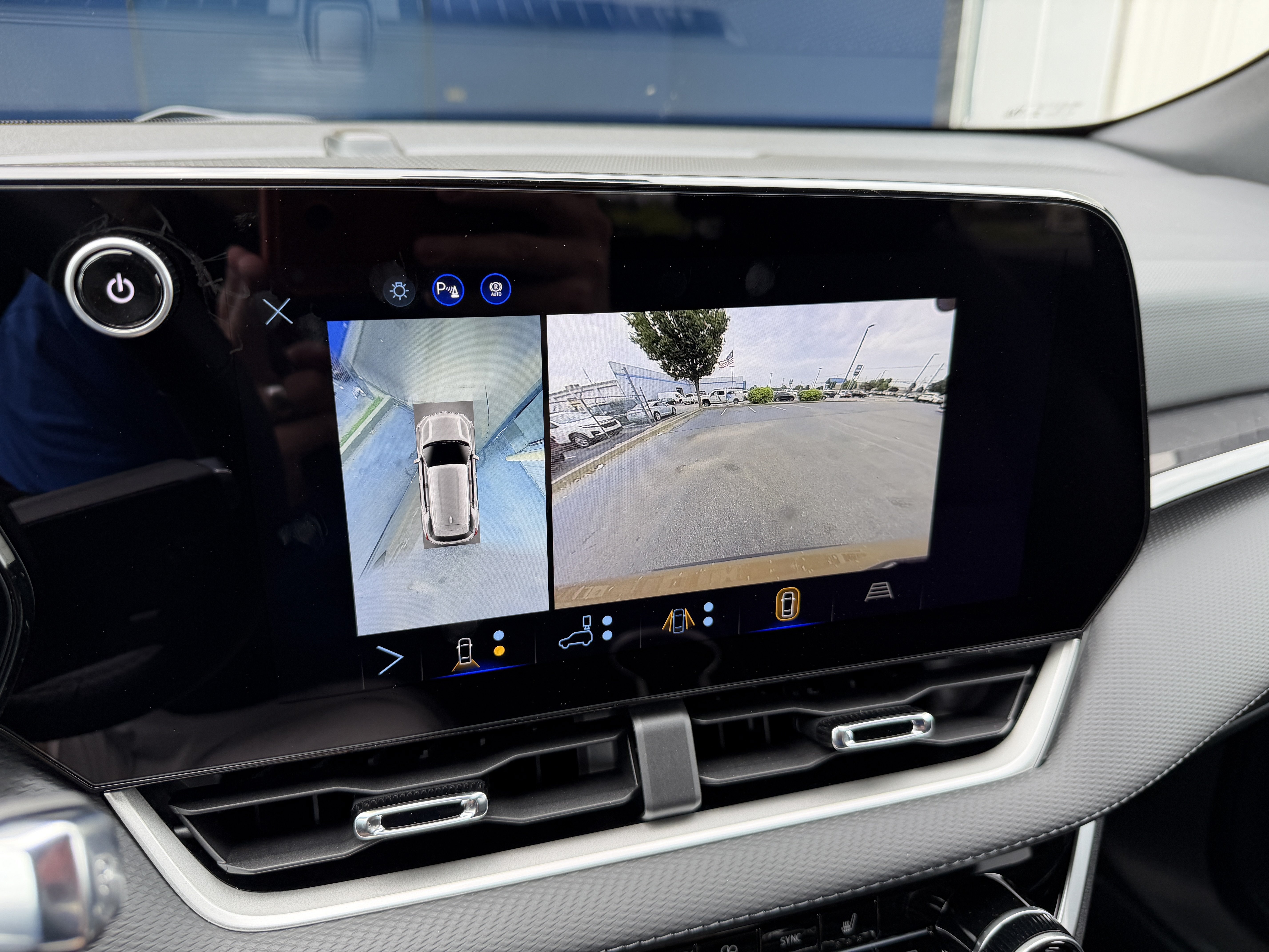 2027 Chevrolet Equinox LT - Photo 21