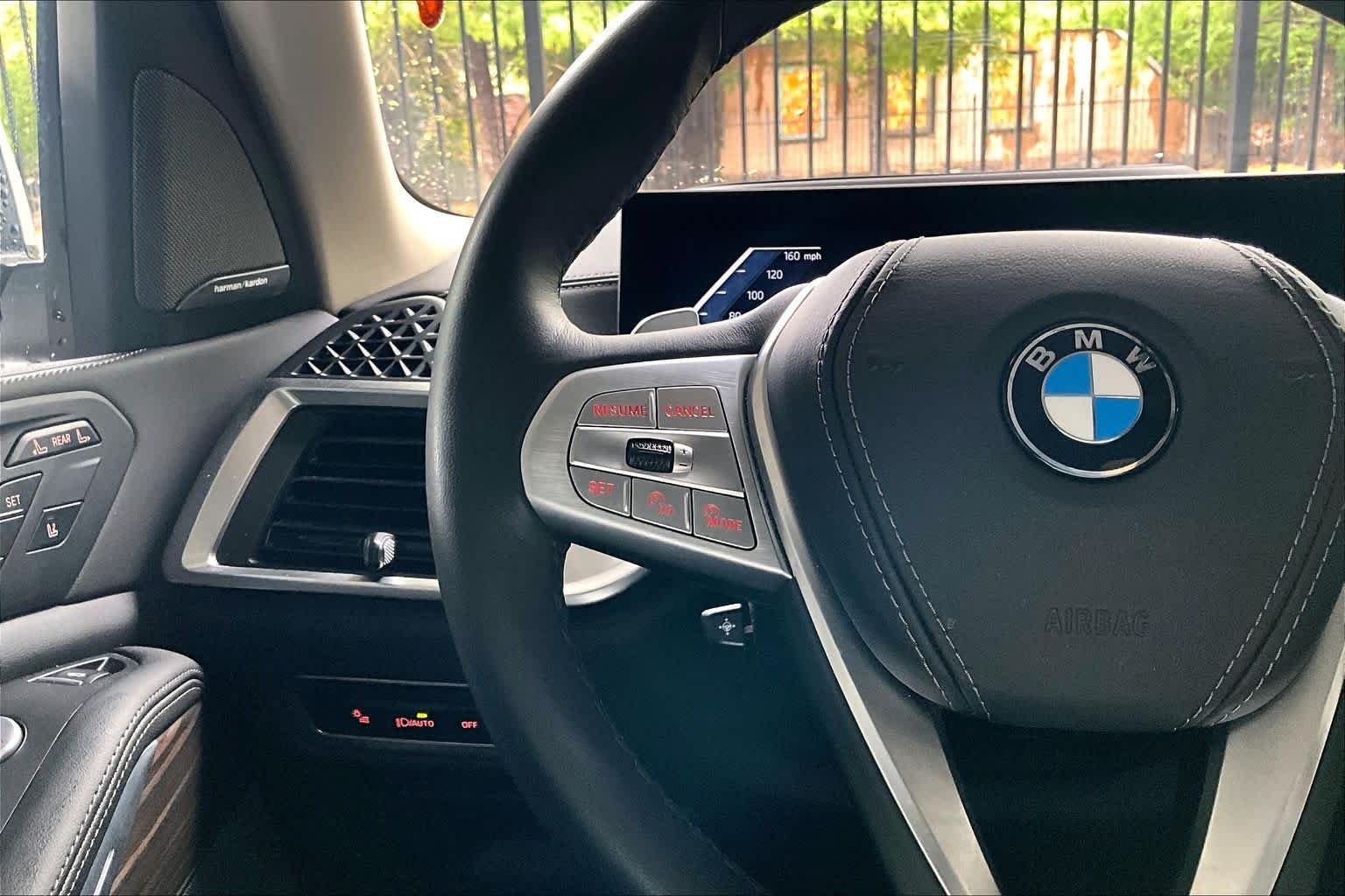 Used 2026 Mineral White Metallic BMW xDrive40i image 23