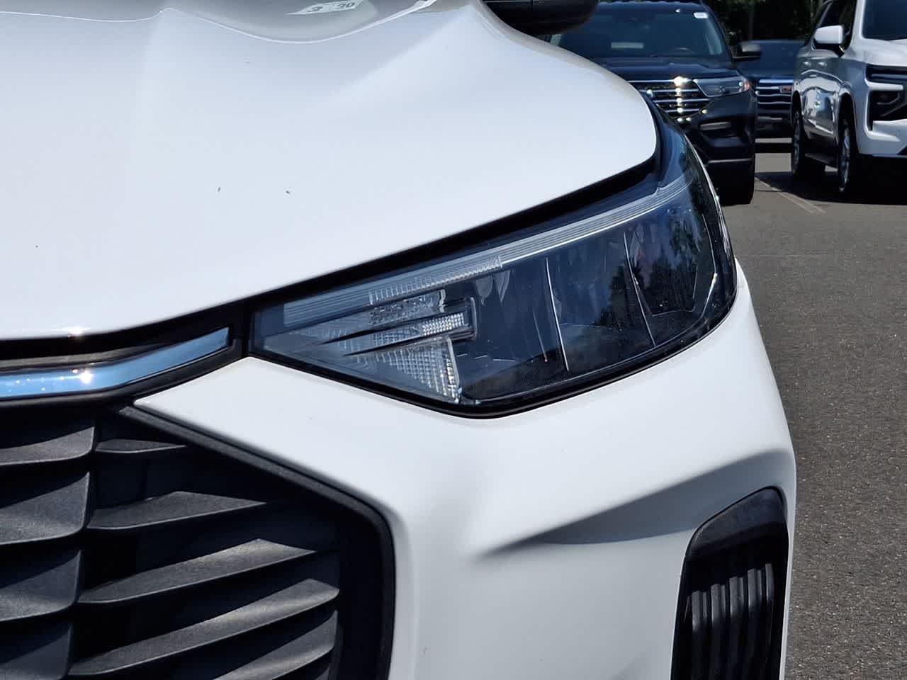 Used 2025 Oxford White Clearcoat Ford Active image 30