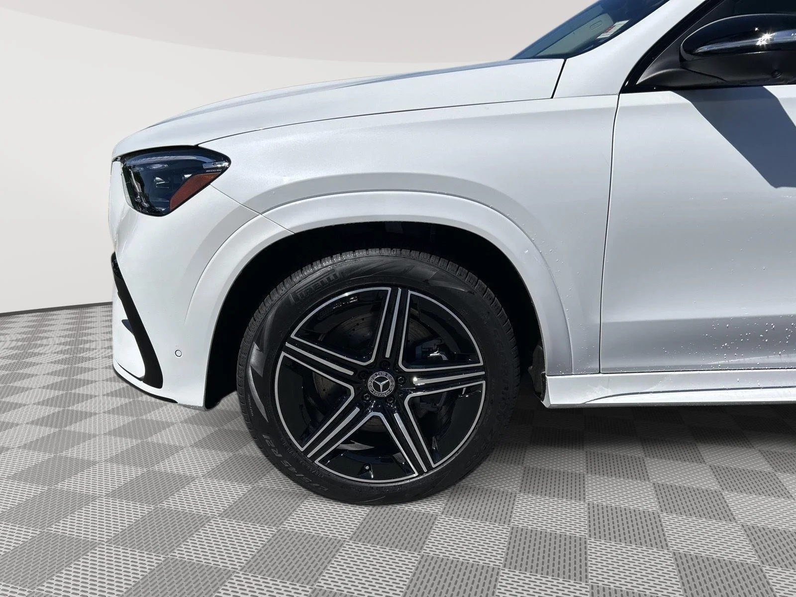 New 2026 MANUFAKTUR Moonlight White Metallic Mercedes-Benz GLE 350 image 9