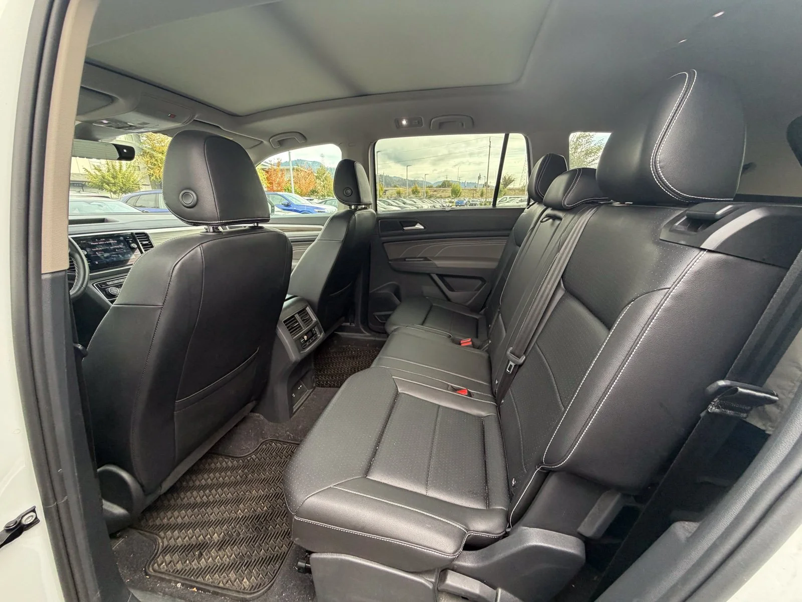 Used 2023  Volkswagen SEL image 10