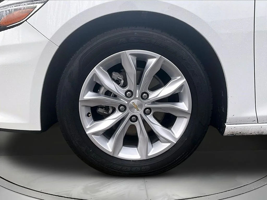 Used 2024 White Chevrolet LT image 31