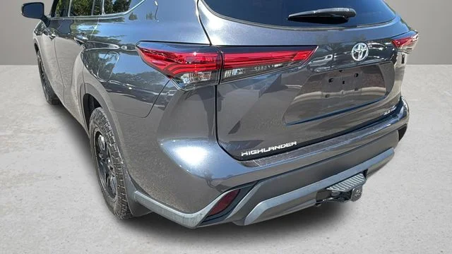 Used 2020 Gray Toyota XLE image 36