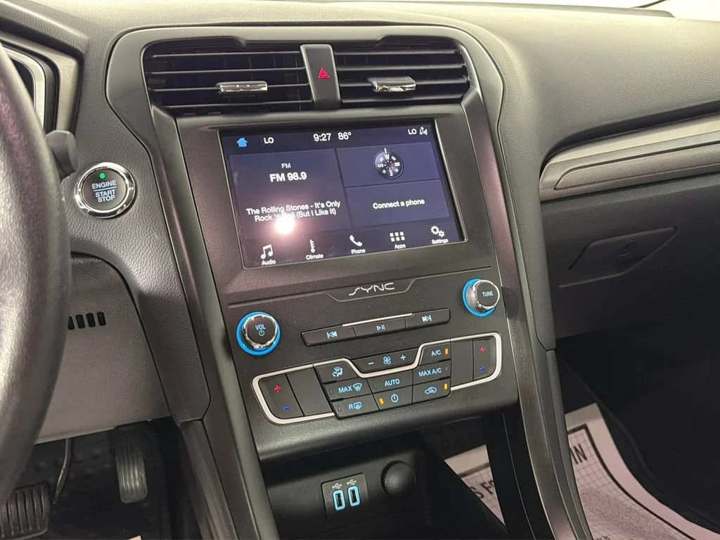Used 2019  Ford SE image 22