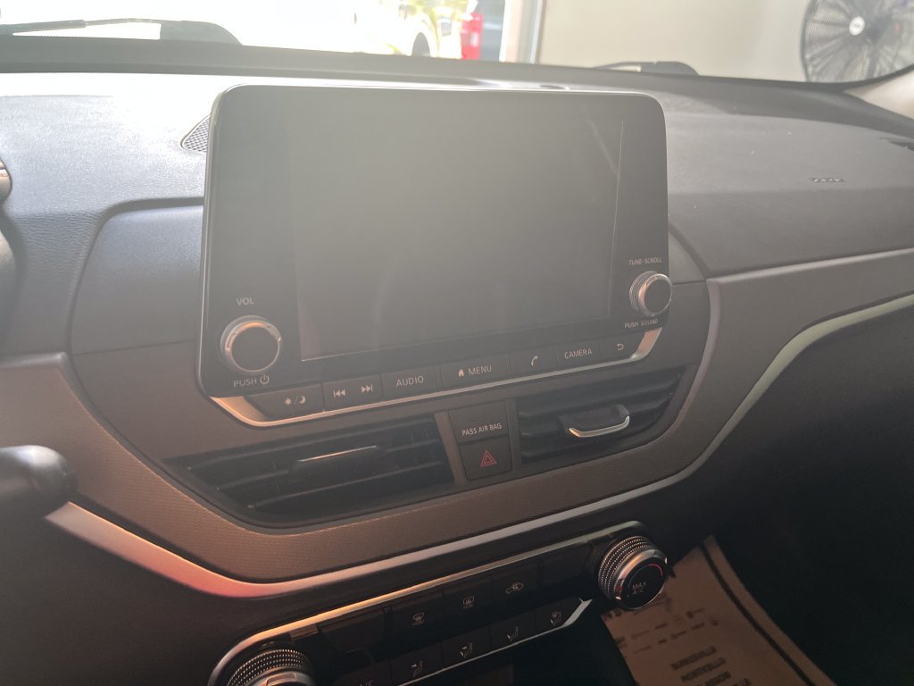 Used 2025 Red Nissan 2.5 SR image 19