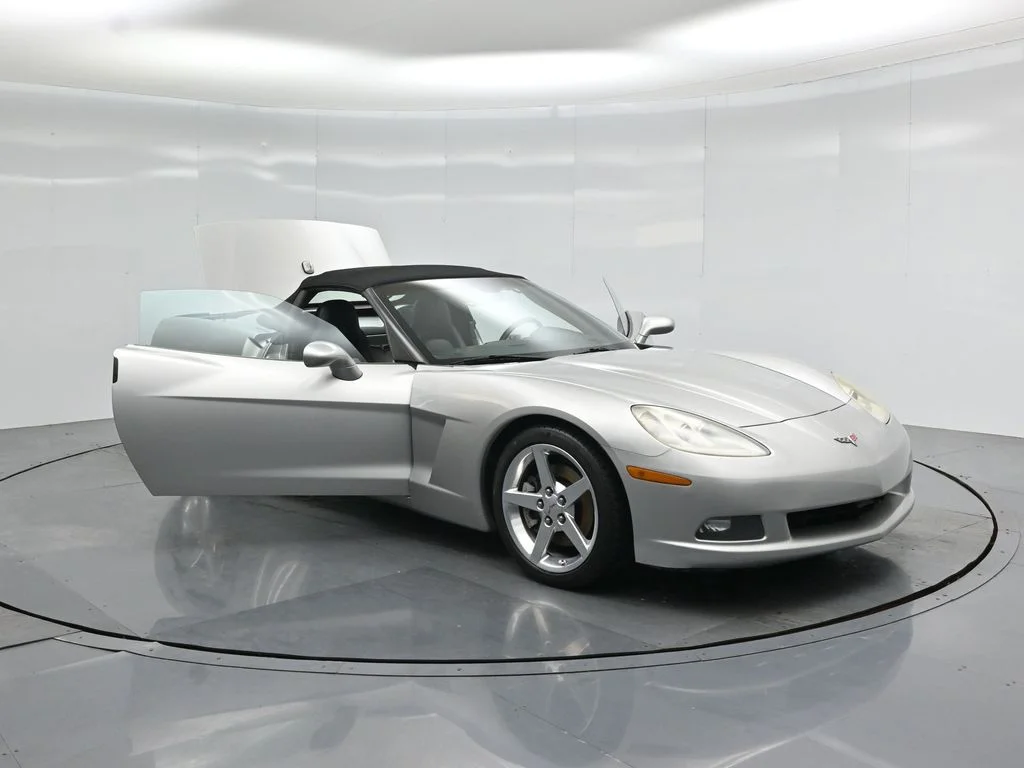 Used 2005 Silver Chevrolet Base image 26
