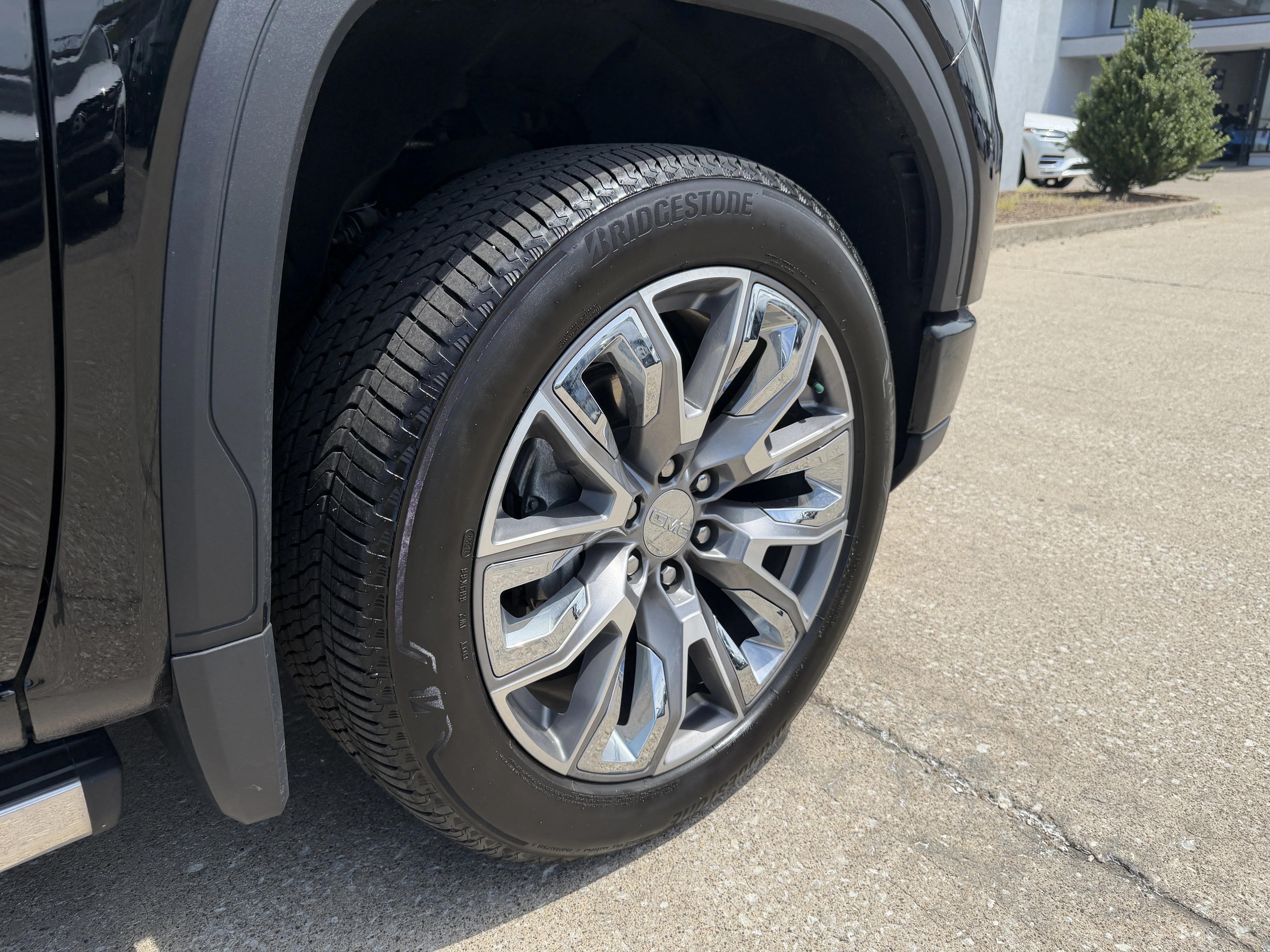 Used 2024 Onyx Black GMC Denali image 21