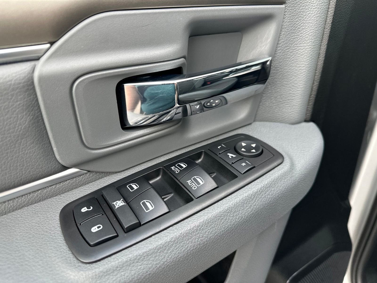 Used 2017 Silver Ram Big Horn image 21