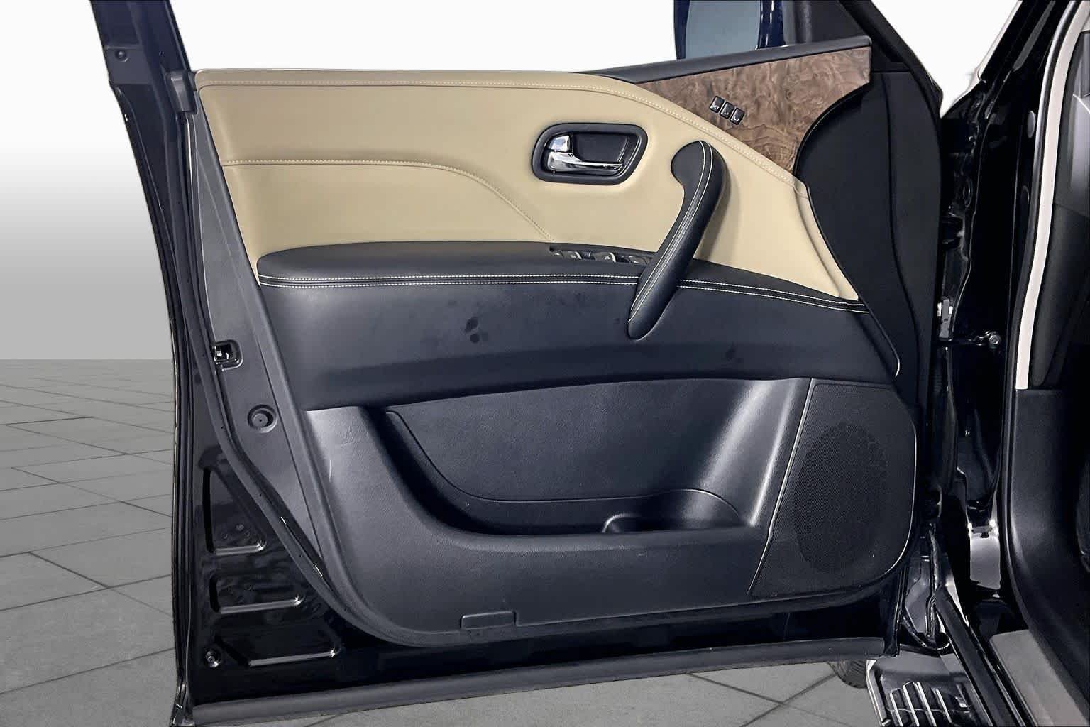 Used 2023 Black Obsidian INFINITI PREMIUM SELECT image 19