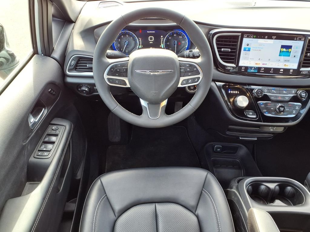 Used 2026 Silver Chrysler Select image 15