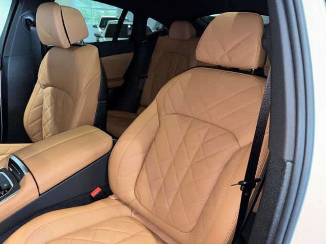 New 2027 Mineral White Metallic BMW xDrive40i image 24