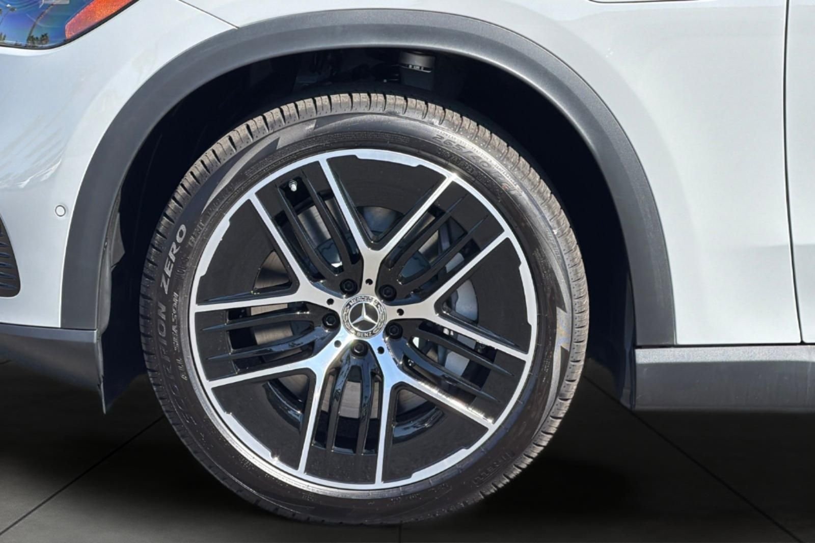 New 2027 MANUFAKTUR Alpine Grey Mercedes-Benz 320 SUV image 3