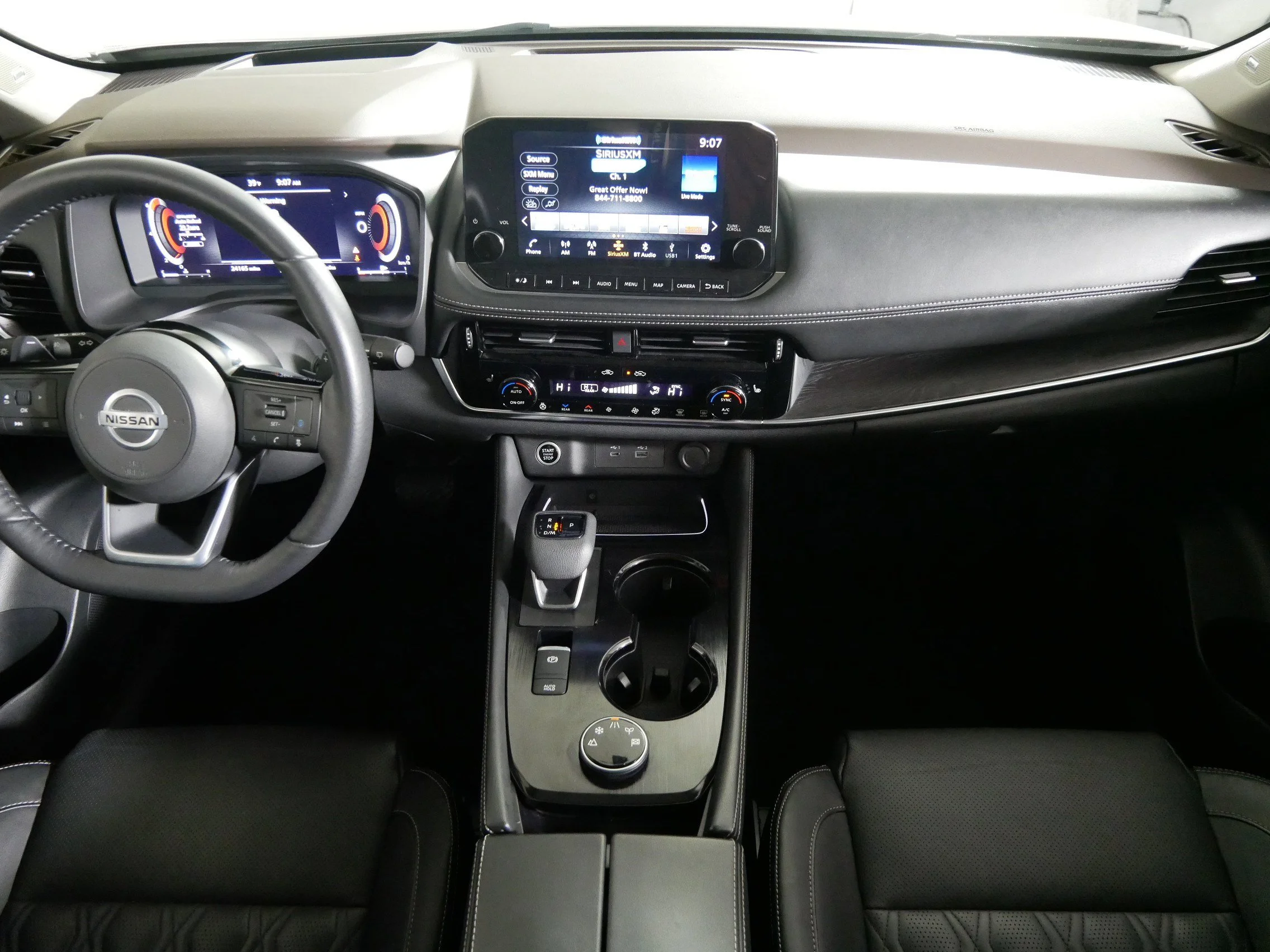 Used 2021 Champagne Silver Metallic Nissan Platinum image 10