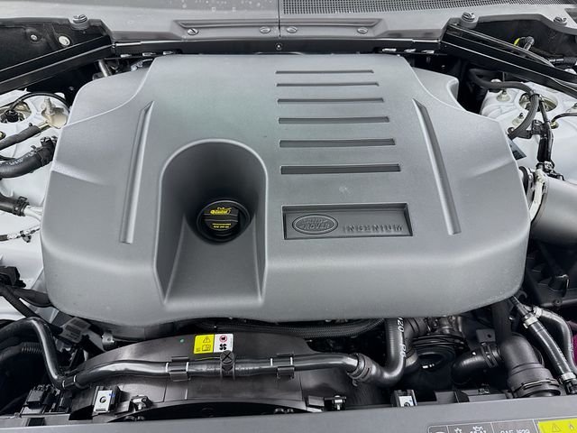 New 2026 Fuji White Land Rover X-Dynamic SE image 32