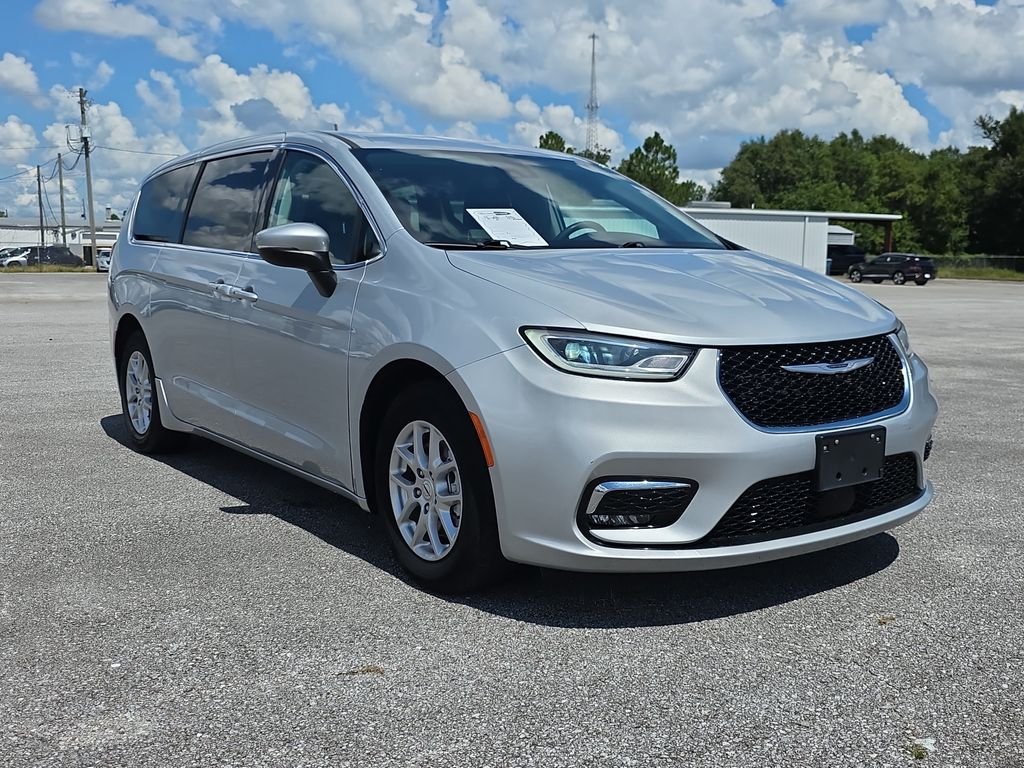 Used 2023 Silver Mist Clearcoat Chrysler Touring L image 2