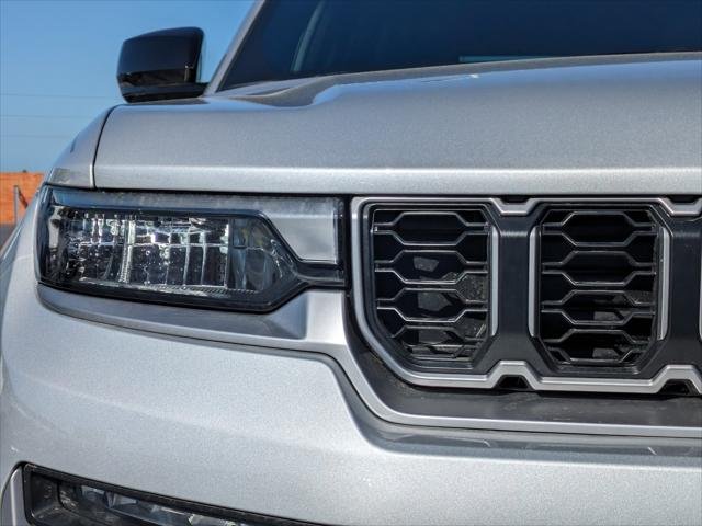 New 2026 Silver Zynith Exterior Paint Jeep Limited image 35
