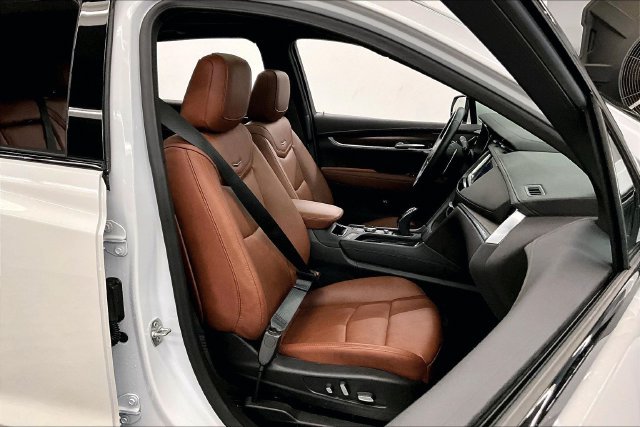 Used 2025 Crystal White Tricoat Cadillac Sport image 8
