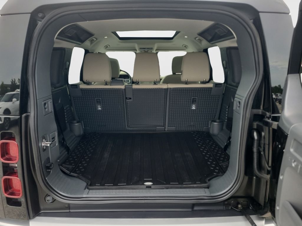 Used 2024 Black Land Rover S image 9