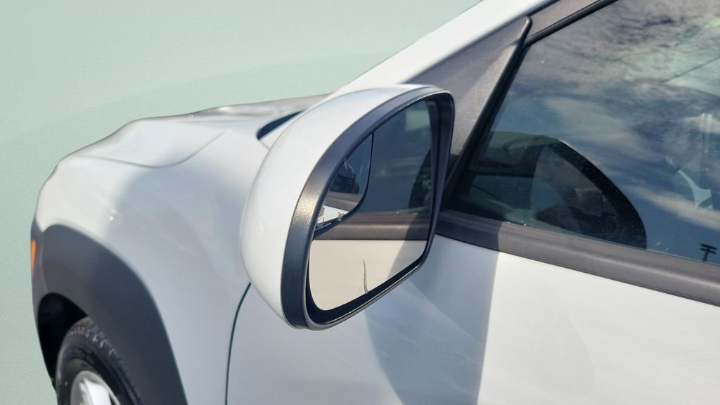 Used 2021 White Hyundai SE image 11