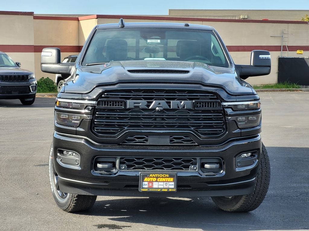 New 2026 Diamond Black Crystal Pearl-Coat Exterior Paint RAM Laramie image 2