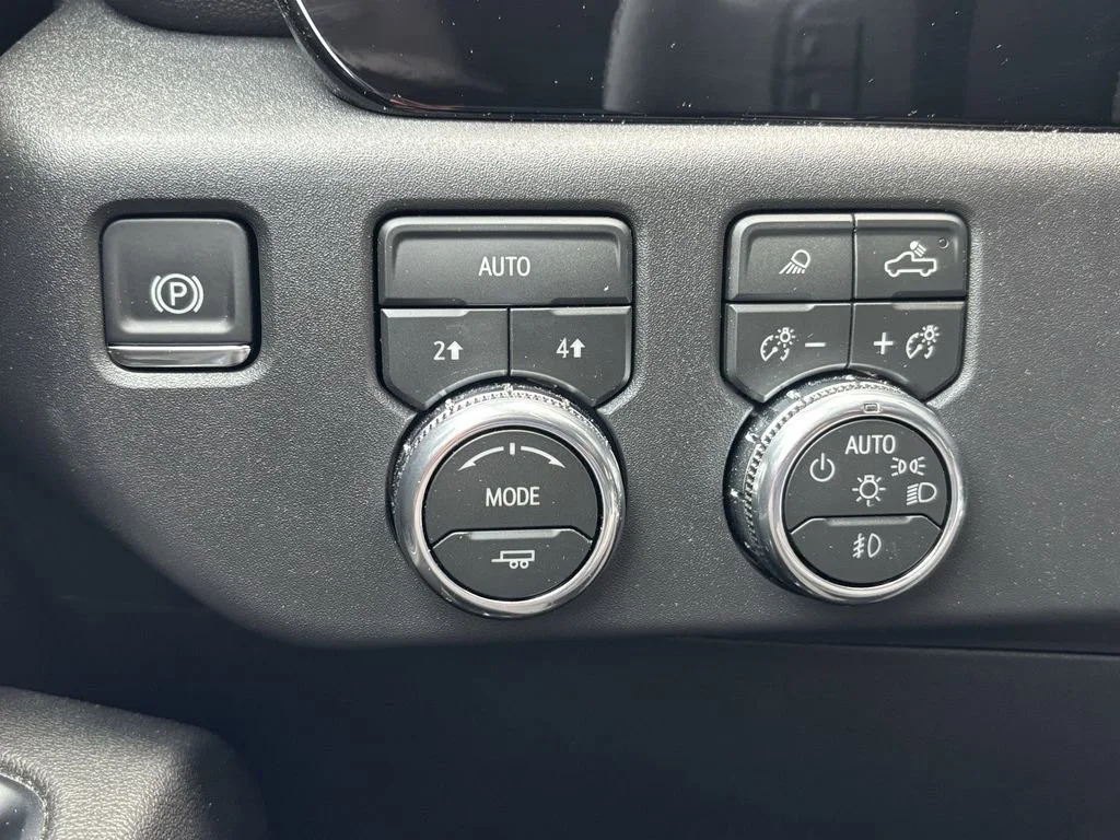 New 2026 Summit White GMC Elevation image 21