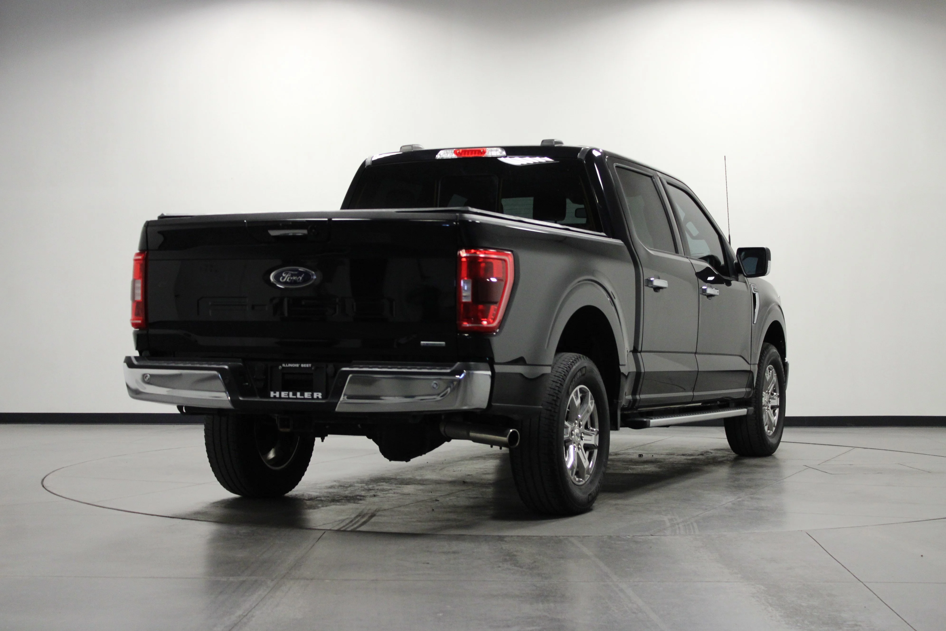 Used 2022 Agate Black Metallic Ford XLT image 4