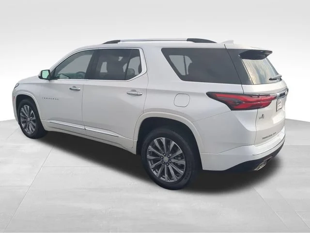 Used 2023 Iridescent Pearl Tricoat Chevrolet Premier image 3