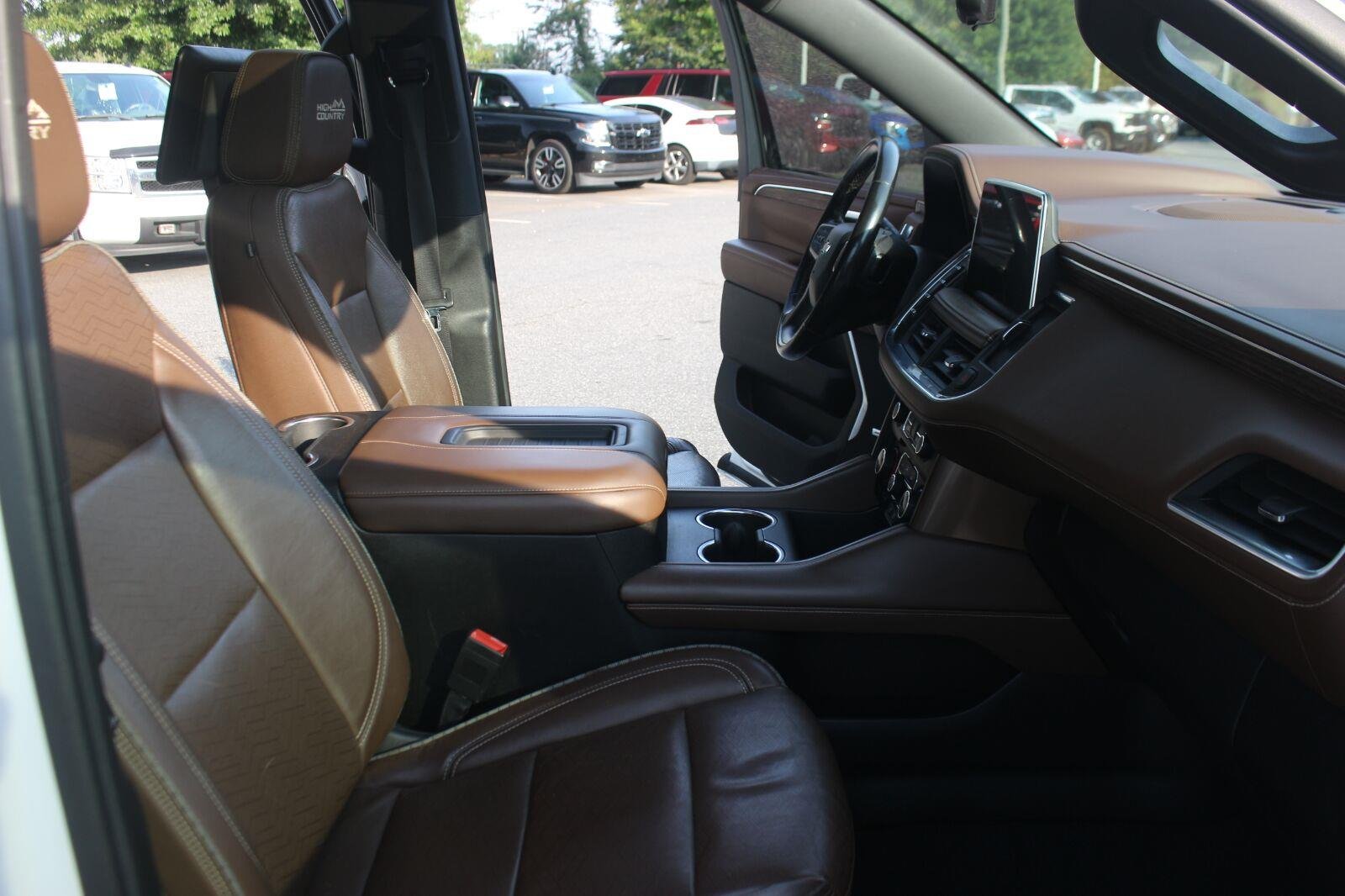 Used 2021 IRIDESCENT PEARL TRICOAT Chevrolet High Country image 39