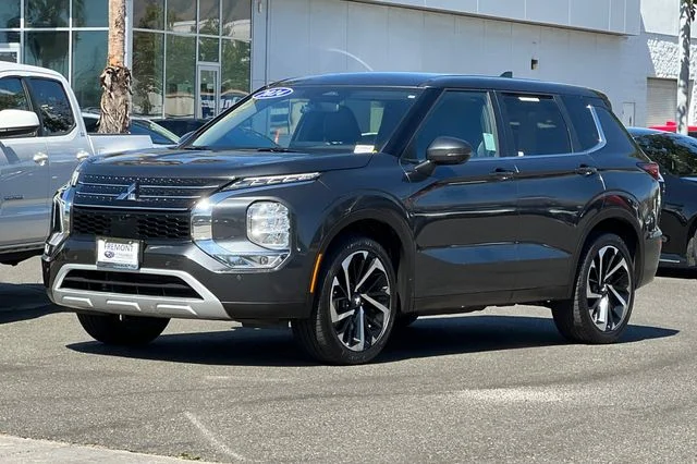 Used 2024  Mitsubishi SE image 8