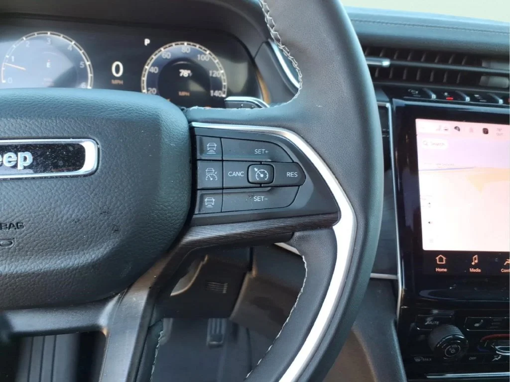 Used 2025 Gray Jeep Limited image 26