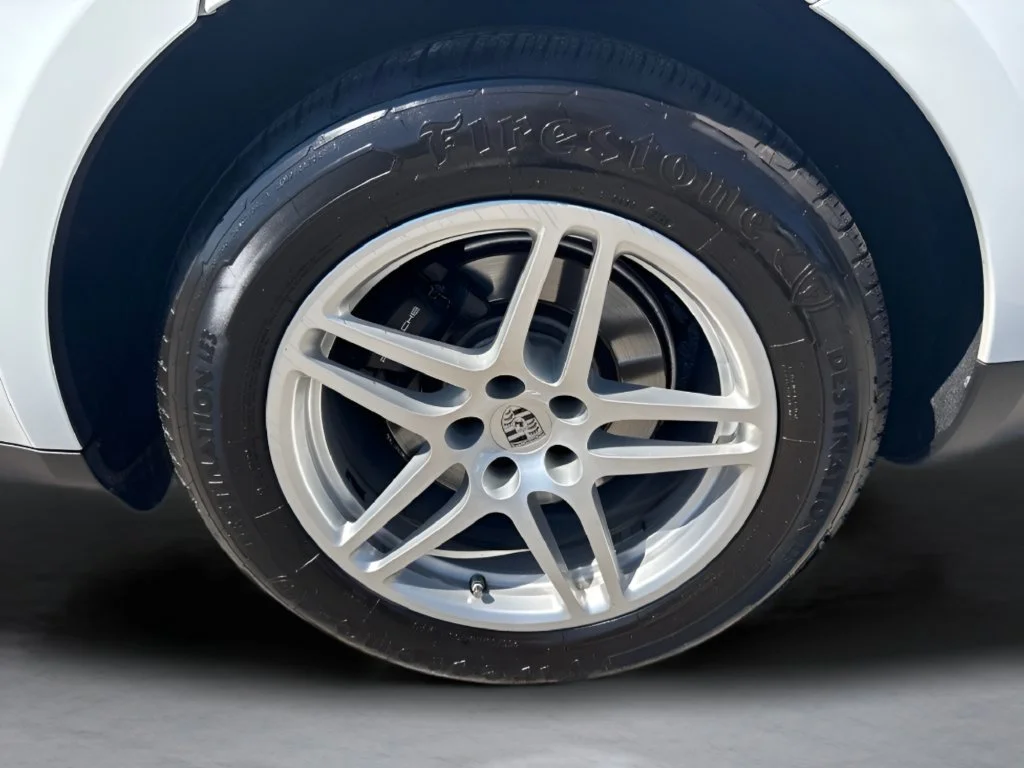 Used 2021  Porsche  image 33