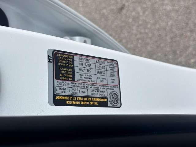 Used 2025 White Hyundai SEL image 21