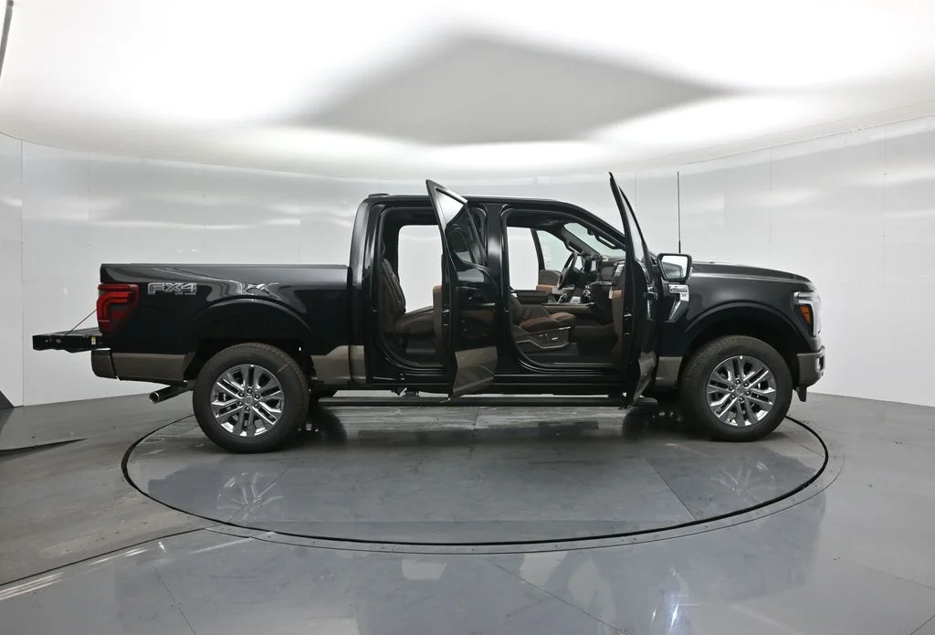 New 2026 Agate Black Metallic Ford King Ranch image 4