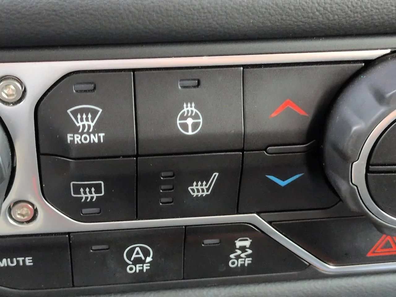Used 2024 Blue Pearl Jeep Sahara image 21